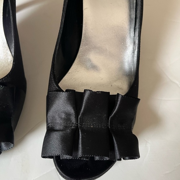 Stuart Weitzman black satin peep toe heels 7.5 - Picture 4 of 10